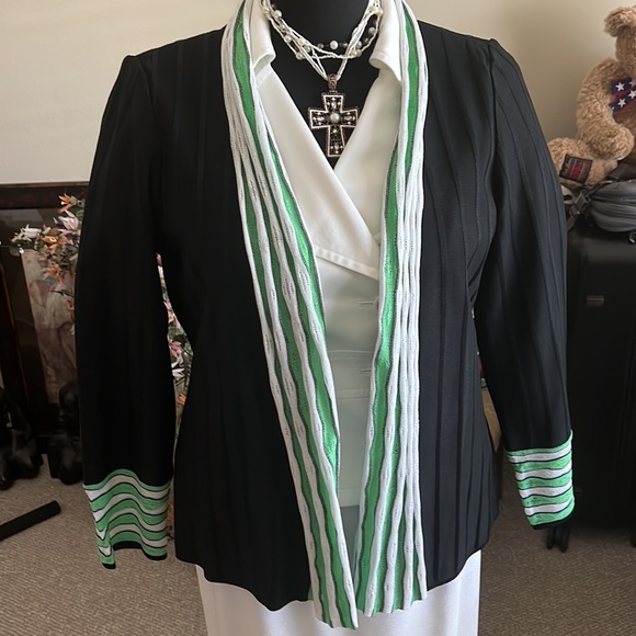 Delightful Ming Wang lightweight sweater. - Picture 2 of 7